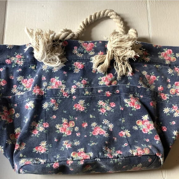 Malirona Floral  Canvas Weekend Bag - Picture 3 of 11